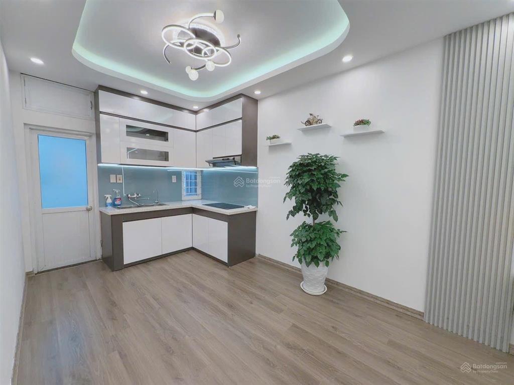 Bán ccmn xuân đỉnh, tầng trung, căn góc ô tô đỗ, nội thất xịn. rộng 2 ngủ, 2 wc