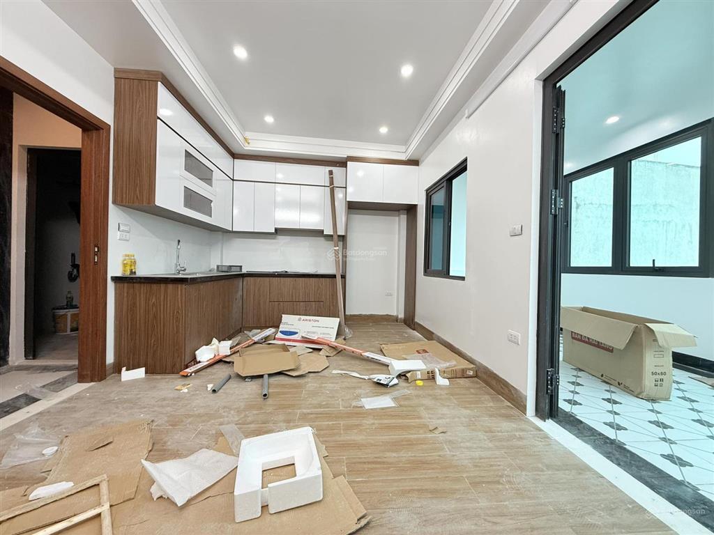 48 m*6t  ngõ văn hương, tôn đức thắng, đống đa, hn, thang máy, 0985 818 ***.