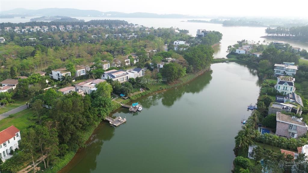 Hiếm!! căn góc villa tân cổ điển 450m2, 2 mặt đường, 1 mặt view hồ đại lải, sổ lâu dài, 8 phòng ngủ