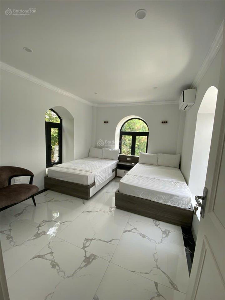 Hiếm!! căn góc villa tân cổ điển 450m2, 2 mặt đường, 1 mặt view hồ đại lải, sổ lâu dài, 8 phòng ngủ