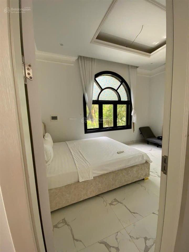 Hiếm!! căn góc villa tân cổ điển 450m2, 2 mặt đường, 1 mặt view hồ đại lải, sổ lâu dài, 8 phòng ngủ