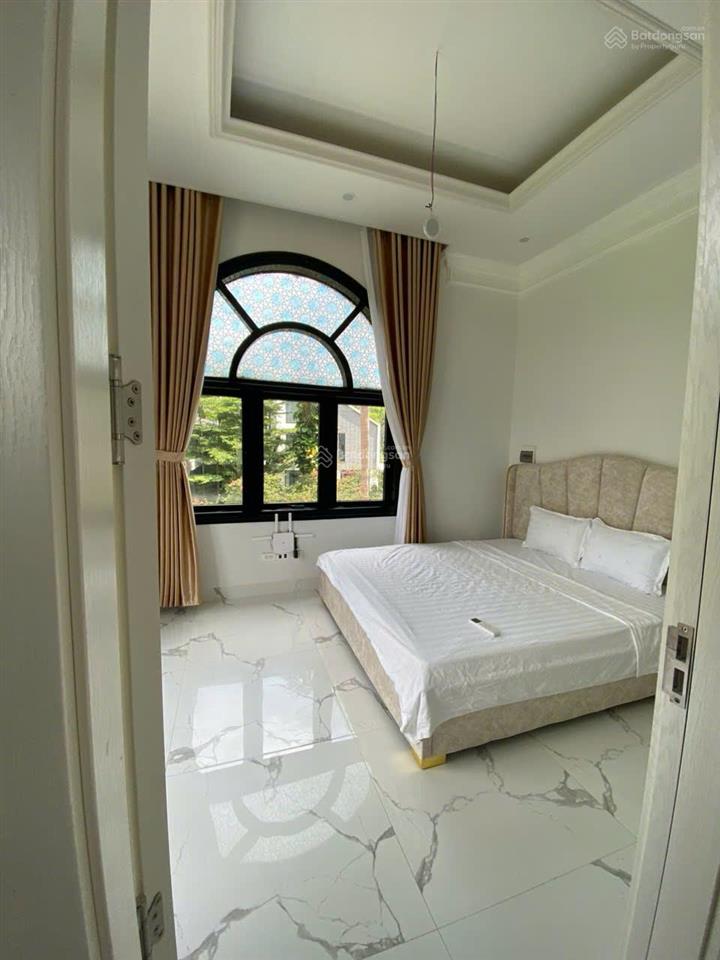 Hiếm!! căn góc villa tân cổ điển 450m2, 2 mặt đường, 1 mặt view hồ đại lải, sổ lâu dài, 8 phòng ngủ