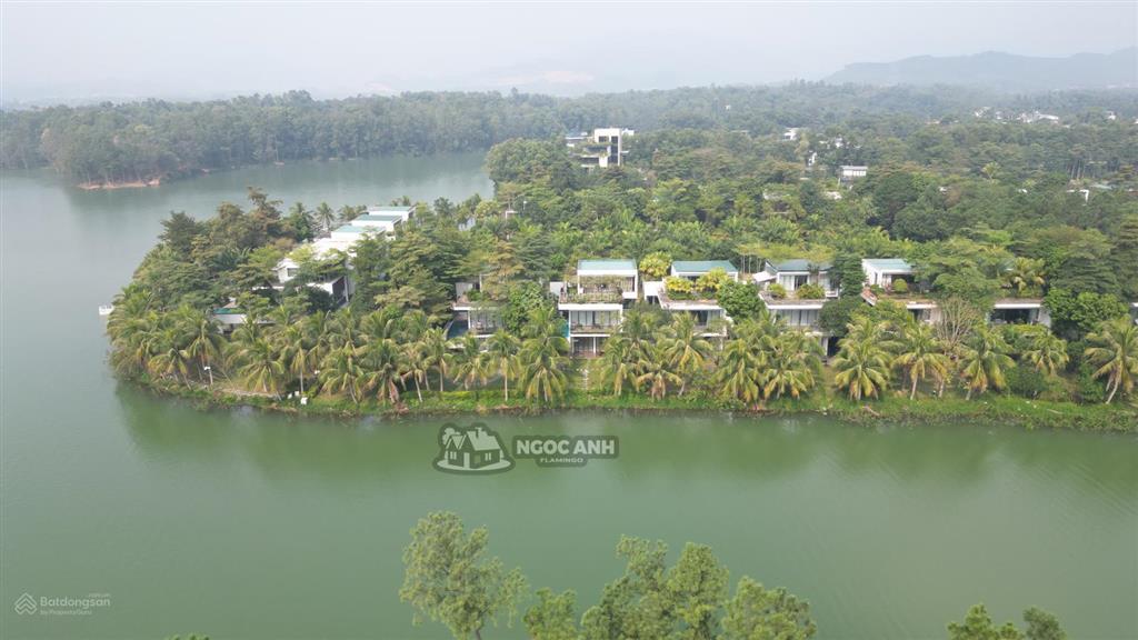 Bán villa 540m2 sử dụng view trực diện hồ đại lải, bán đảo skylake, tay chạm nước giá chỉ 24,5 tỷ