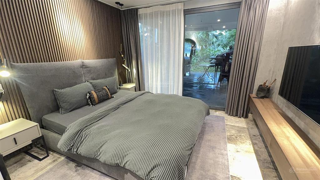 Bán villa 540m2 sử dụng view trực diện hồ đại lải, bán đảo skylake, tay chạm nước giá chỉ 24,5 tỷ