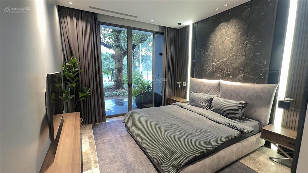 Bán villa 540m2 sử dụng view trực diện hồ đại lải, bán đảo skylake, tay chạm nước giá chỉ 24,5 tỷ