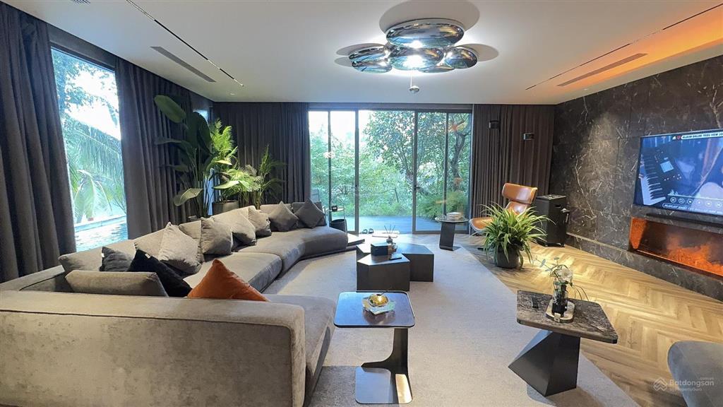 Bán villa 540m2 sử dụng view trực diện hồ đại lải, bán đảo skylake, tay chạm nước giá chỉ 24,5 tỷ