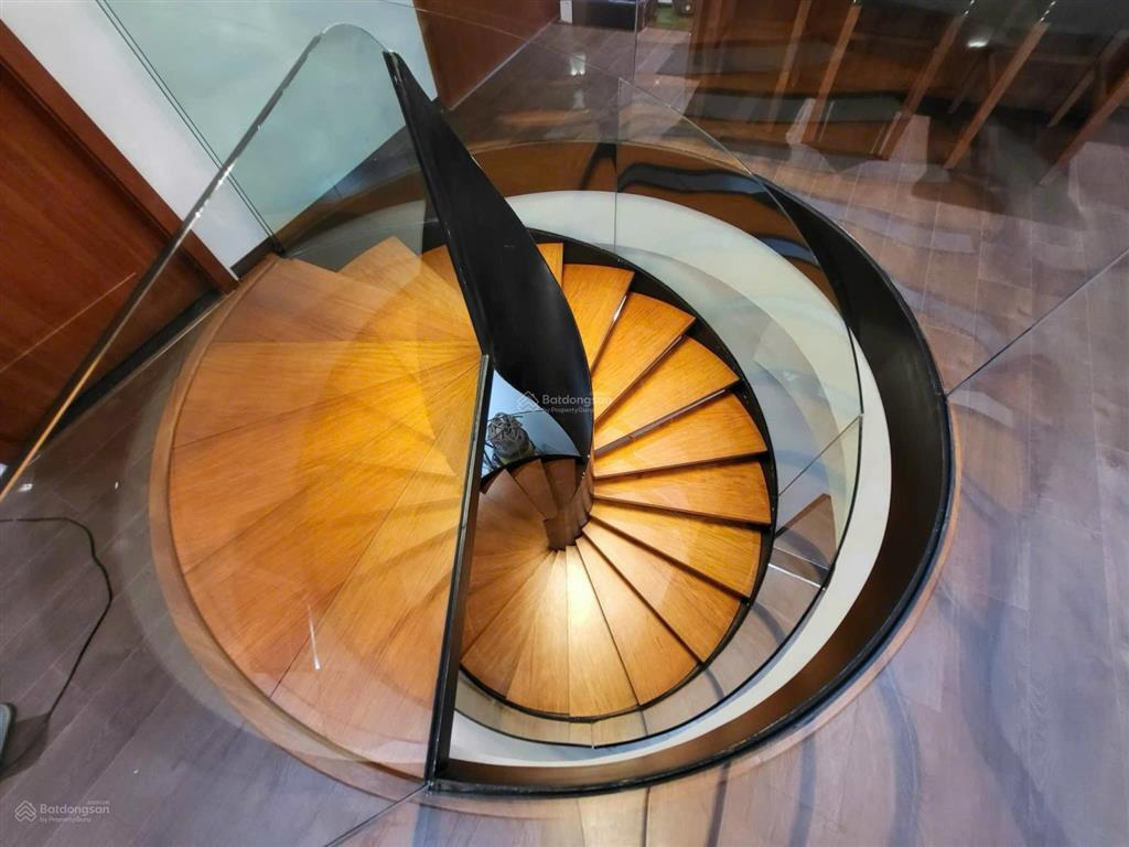 Villa 250m2 venus flamingo  cầu thang xoắn ốc độc lạ, sân vườn mái kính view hồ thanh cao, tam đảo