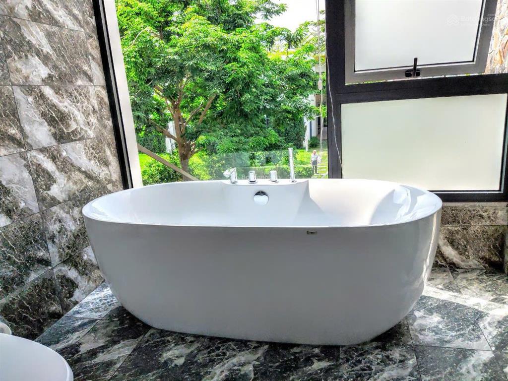 Cần bán villa thiên hạc 500m2, 5 phòng ngủ view hồ thiên yến, chạm nước, view vườn hồng cổ giá tốt