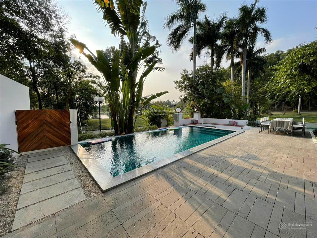 Bán villa 316m2 thế đất cao, sổ lâu dài, view hồ, vị trí trung tâm, nhà chưa từng cho thuê, 20 tỷ