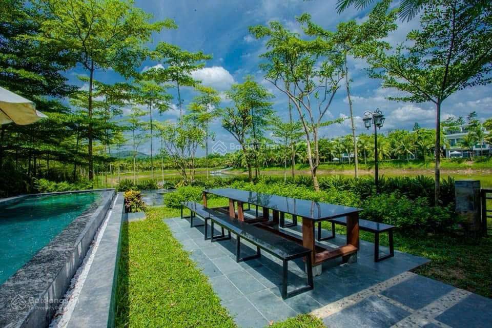 Bán nhanh villa flamingo view hồ đại lải diện tích 323m2, 3 pn, sân vườn rộng, bể bơi riêng 10 tỷ