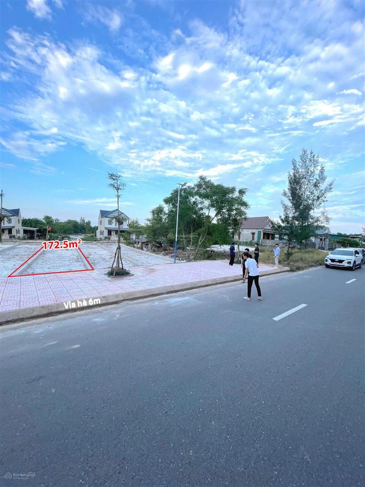 Chính chủ bán mảnh đất sát mặt biển cách 200m, nằm trên trục đường quy hoạch rộng 30m giá 680tr