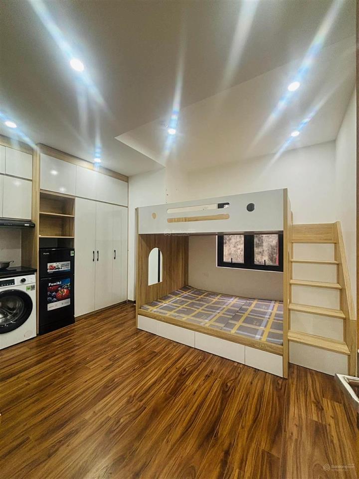 Tòa ccmn láng ngã tư sở dòng tiền 600 triệu, 9p kk, ba gác đỗ cửa, gần phố, 2 thoáng, 58m2