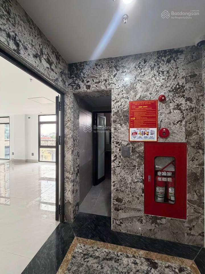 Cho thuê vp tại nguyễn trãi 130m2 giá 32tr/th, xây mới, lô góc 3 thoáng, full pccc, hầm xe, bve