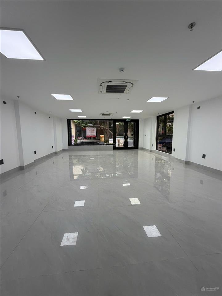 Cho thuê vp tại nguyễn trãi 130m2 giá 32tr/th, xây mới, lô góc 3 thoáng, full pccc, hầm xe, bve
