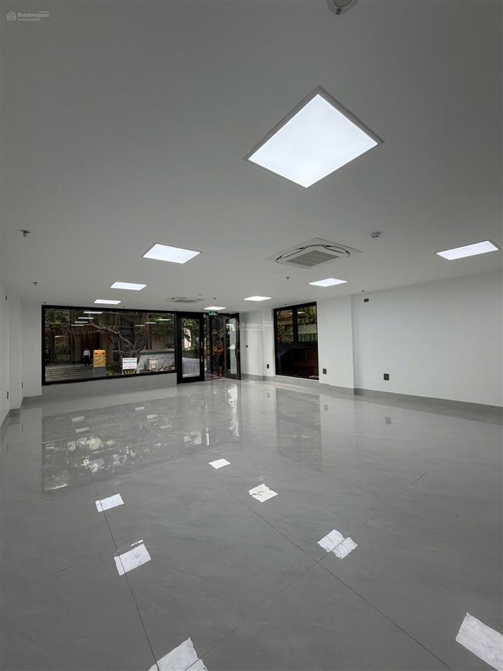 Cho thuê vp tại nguyễn trãi 130m2 giá 32tr/th, xây mới, lô góc 3 thoáng, full pccc, hầm xe, bve