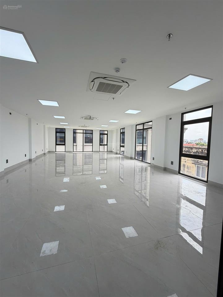 Cho thuê vp tại nguyễn trãi 130m2 giá 32tr/th, xây mới, lô góc 3 thoáng, full pccc, hầm xe, bve