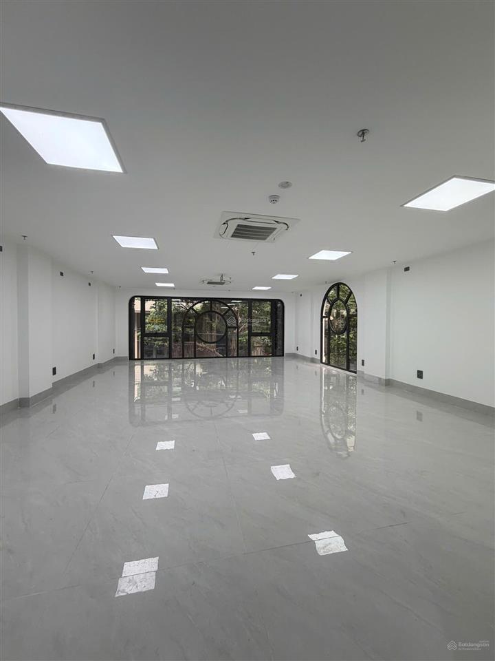 Cho thuê vp tại nguyễn trãi 130m2 giá 32tr/th, xây mới, lô góc 3 thoáng, full pccc, hầm xe, bve