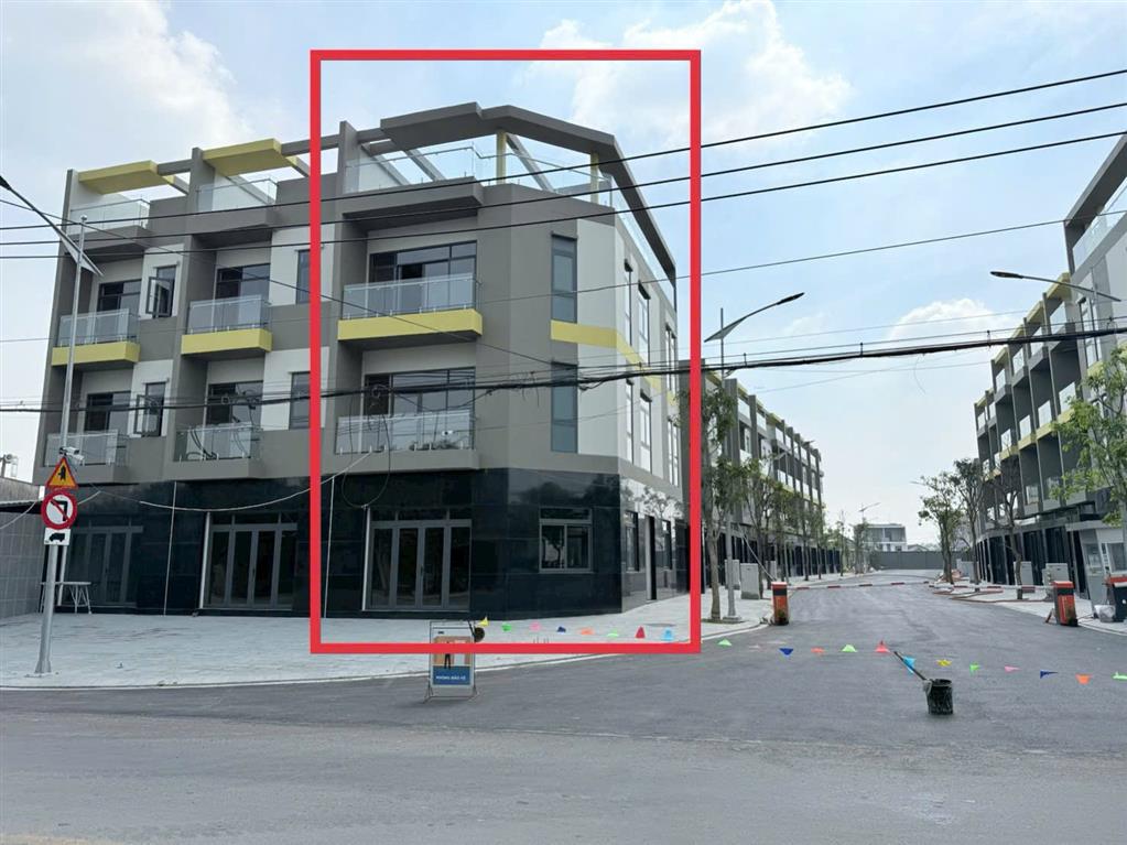 HOT !!! SỞ HỮU NGAY CĂN NHÀ PHỐ MẶT TIỀN ĐẸP - GIÁ TỐT - Vị Trí Đắc Địa Tại Đường Bình