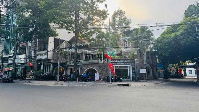 Định cư nước ngoài bán đất tặng quán cà phê 3 mặt tiền.