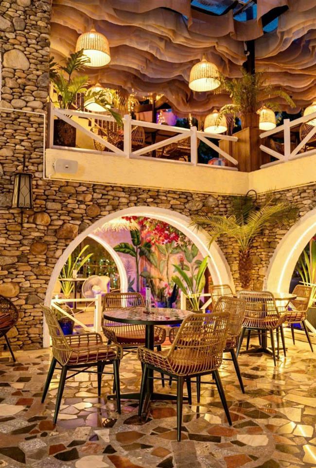 Định cư nước ngoài bán đất tặng quán cà phê 3 mặt tiền.