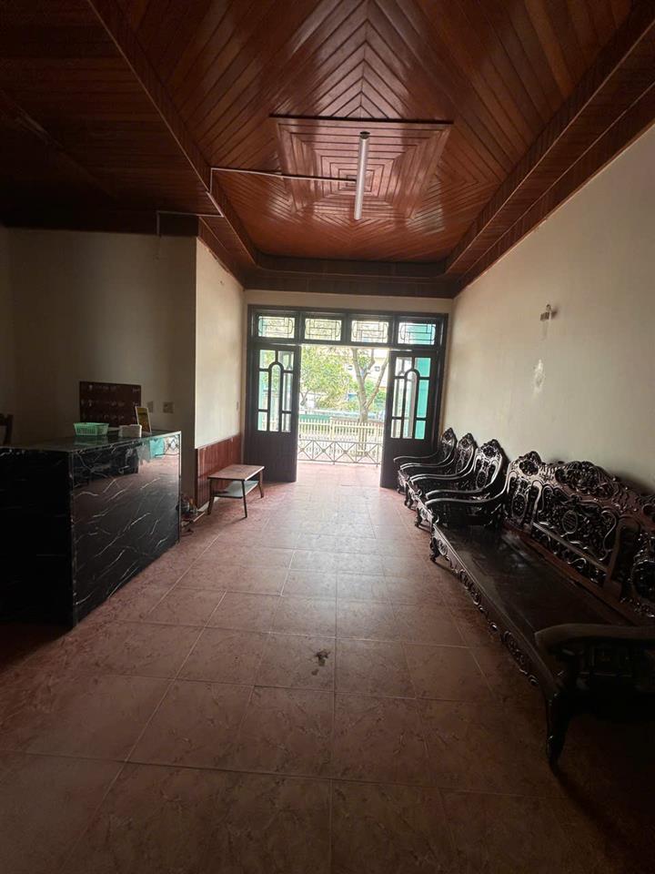 Bán đất tặng khách sạn 3 tầng, gồm 17 phòng, vị trí cực đẹp trên đường Lưu Quang Vũ.