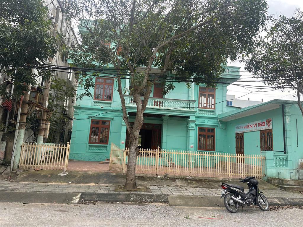 Bán đất tặng khách sạn 3 tầng, gồm 17 phòng, vị trí cực đẹp trên đường Lưu Quang Vũ.