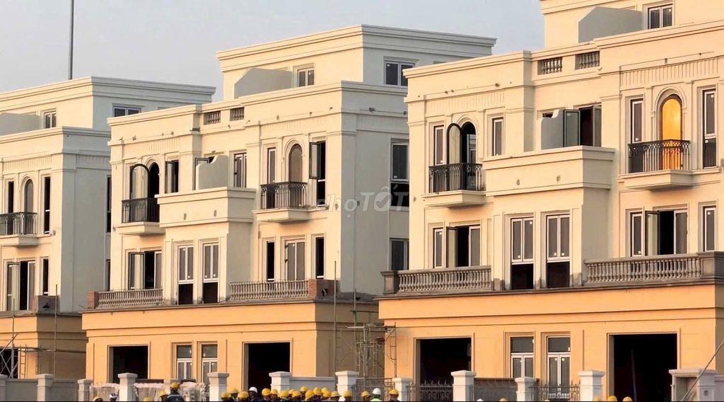 Bán nhà 4 tầng trung tâm đô thị Vinhomes Hậu Nghĩa giá 4 tỷ