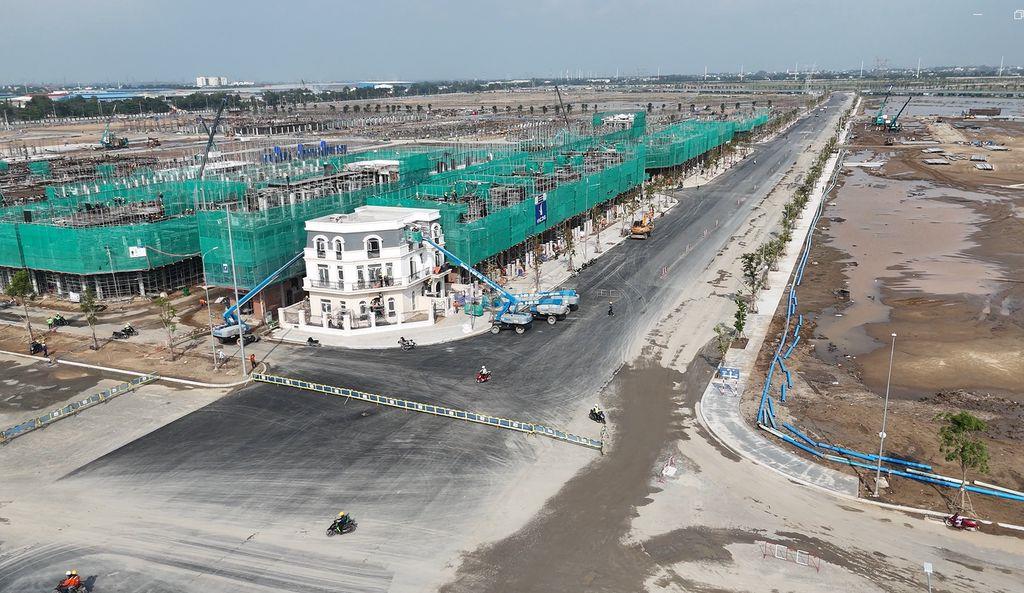 Nhà 4 tầng mặt tiền Quốc lộ 22 Hóc Môn chuẩn đô thị Vinhomes