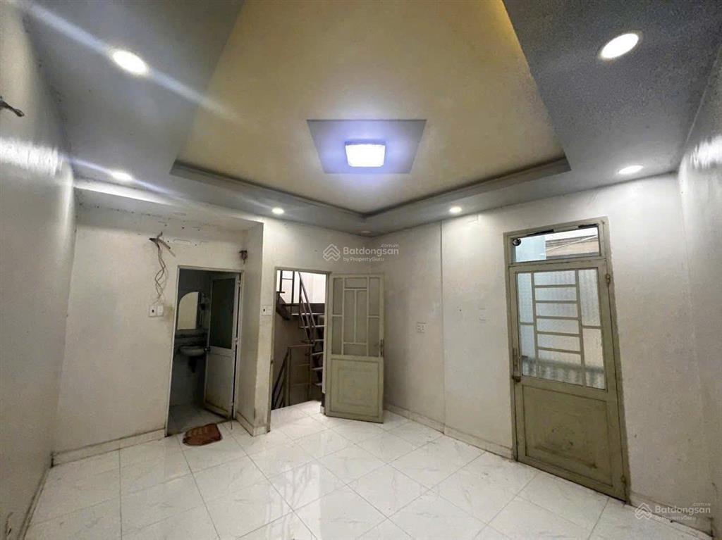 Bán gấp nhà nhỏ 348/ cách mạng tháng tám, phường 12, quận 3  4x6m 1 lầu