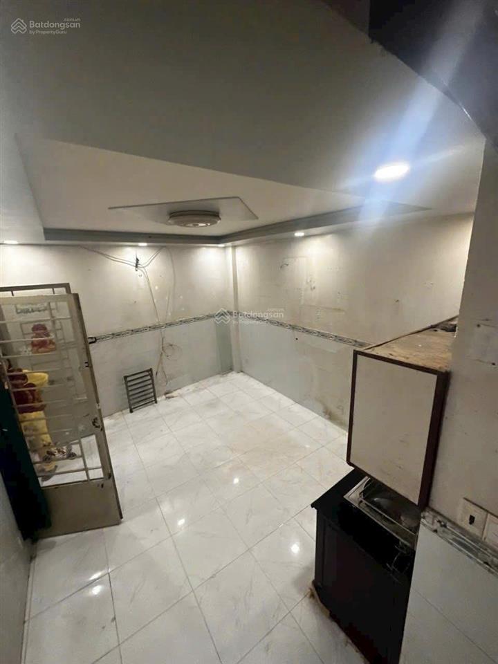 Bán gấp nhà nhỏ 348/ cách mạng tháng tám, phường 12, quận 3  4x6m 1 lầu
