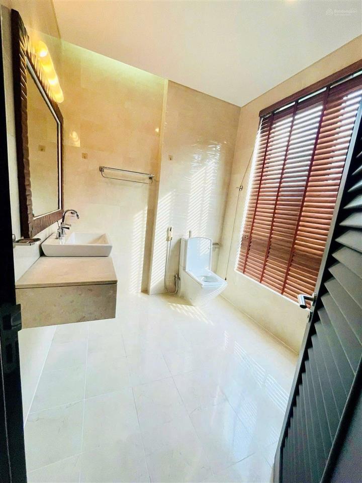 Nhà bán mặt tiền có vỉa hè rộng  trần huy liệu, p15, q.pn.  40m2  4 lầu nhà mới