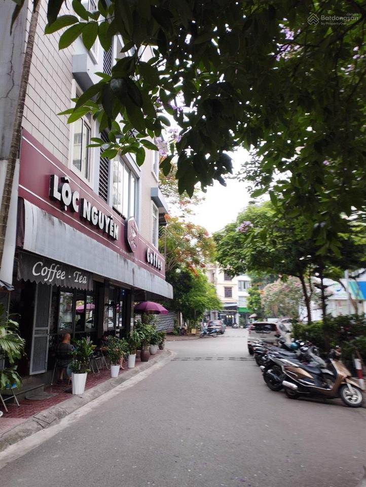 Cho thuê tầng 2 nhà lô góc kđt yên hòa cầu giấy view đường trung kính, phù hợp làm văn phòng/ spa