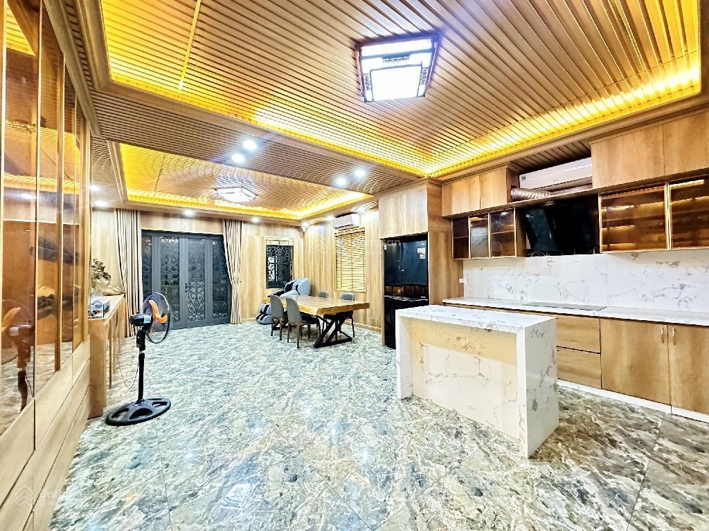 Chính chủ bán nhà tại 229 vọng, mặt tiền 8,5m, ô tô dừng đỗ trước nhà