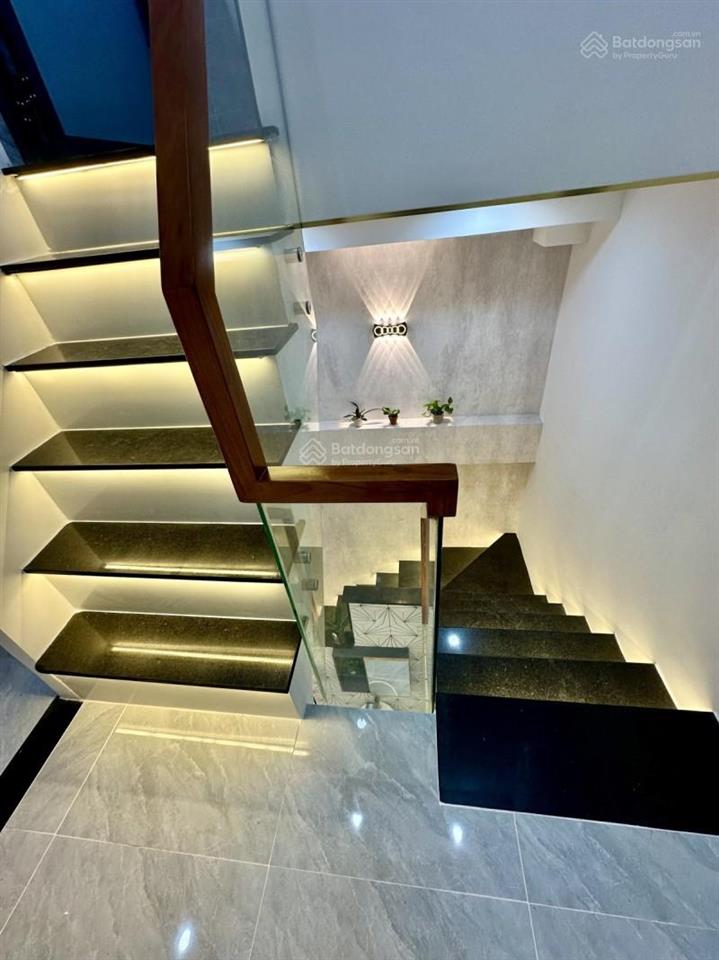 Siêu phẩm gần khu sân bay full nội thất  33m22t 3pn  hẻm trước nhà 8m  30m ra mặt tiền 5.4 tỷ