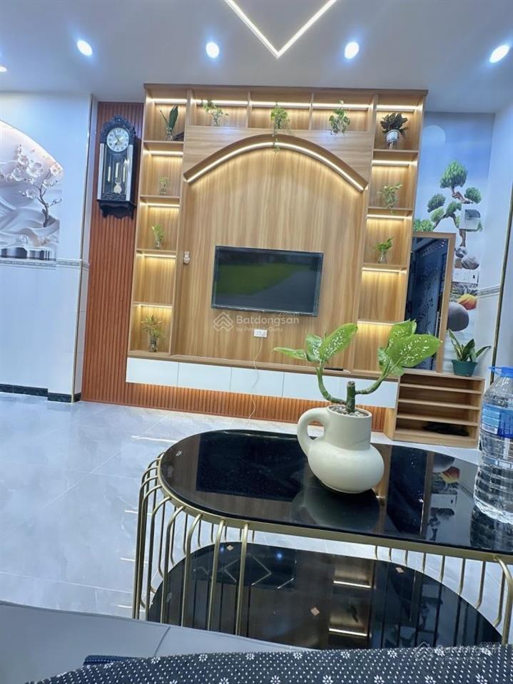 Siêu phẩm gần khu sân bay full nội thất  33m22t 3pn  hẻm trước nhà 8m  30m ra mặt tiền 5.4 tỷ