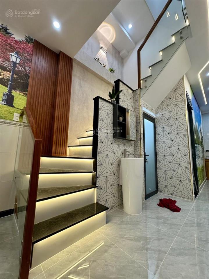 Siêu phẩm gần khu sân bay full nội thất  33m22t 3pn  hẻm trước nhà 8m  30m ra mặt tiền 5.4 tỷ