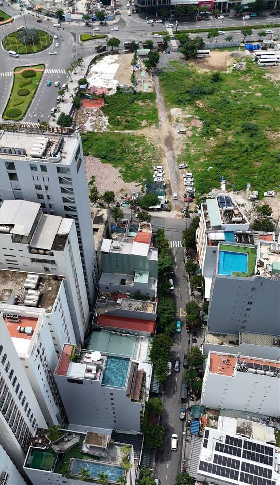 6x tỷ  cặp đất mt đường hà bổng, ngay tt tài chính, vài bước đến biển phạm văn đồng  dt 202m2.