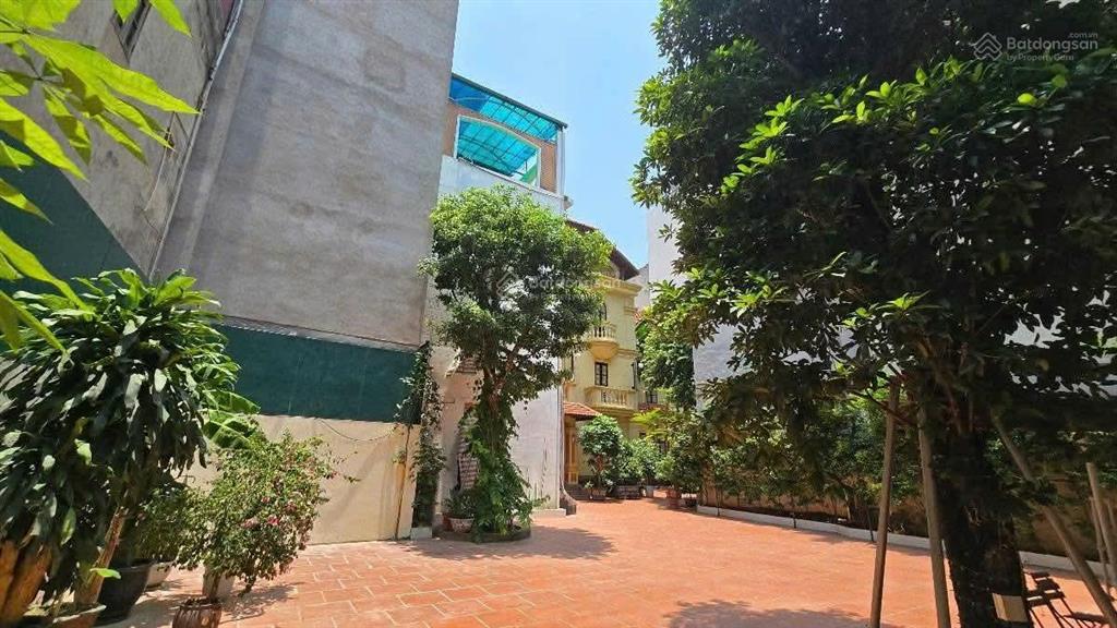 420 tỷ  748m2 đất vàng phố lạc long quân, tây hồ, ô tô tránh đỗ.