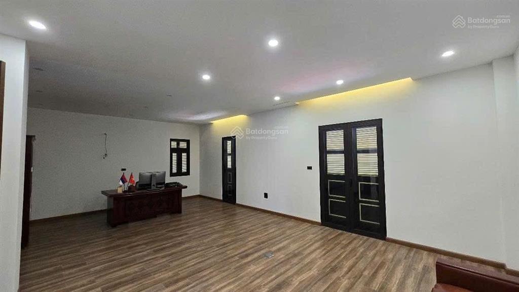 420 tỷ  748m2 đất vàng phố lạc long quân, tây hồ, ô tô tránh đỗ.