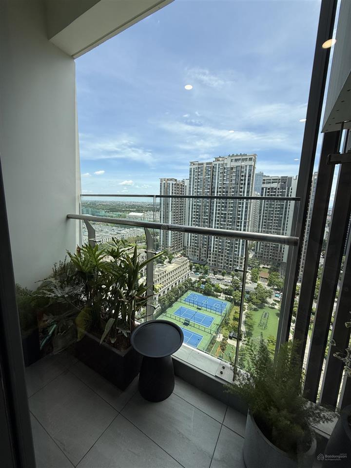 Bán gấp căn hộ 2 ngủ toà h1 sẵn sổ đỏ view công viên