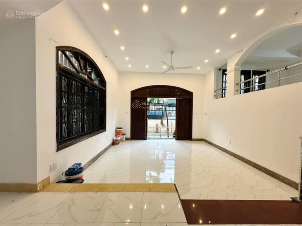 Gấp bán nhà biệt thự 4 tầng  hẻm xe hơi nguyễn hữu cảnh  165m2  giáp quận 1  nhỉnh 15 tỷ tl