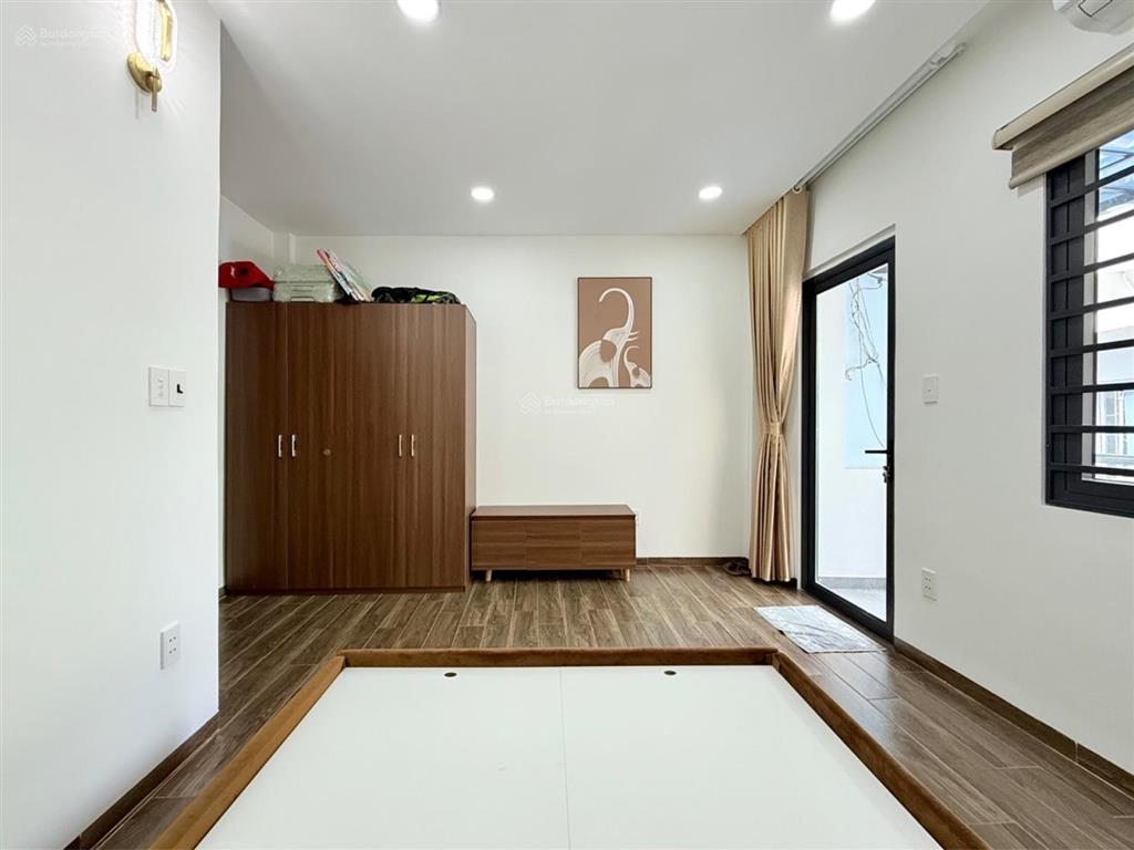 Bán nhà mới 3 tầng, điện biên phủ, giáp quận 1, gần mặt tiền, full nội thất, nhỉnh 7 tỷ tl