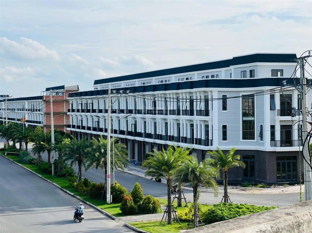 Bán lô đất mặt tiền 50m diện tích 100m2  giá 3 tỷ550 dự án the sol city, long an