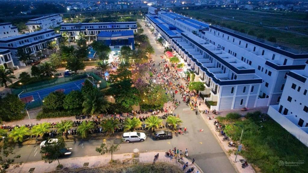 Bán lô đất mặt tiền 50m diện tích 100m2  giá 3 tỷ550 dự án the sol city, long an