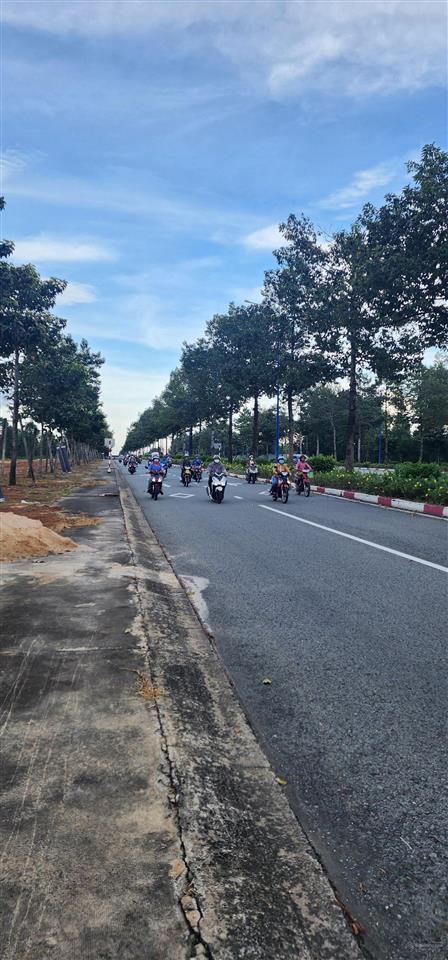 Bán đất tại vành đai 4, mặt tiền 72m, giá 2,85 tỷ, 150m2, công chứng ngay