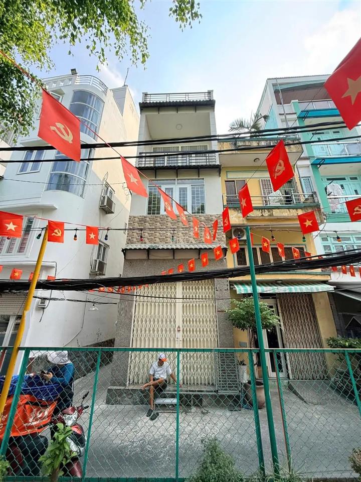 Siêu phẩm! góc 2 mặt tiền đối diện công viên,sát mặt tiền trường sa,quận 1.nhà mới 3 tầng+4phòng
