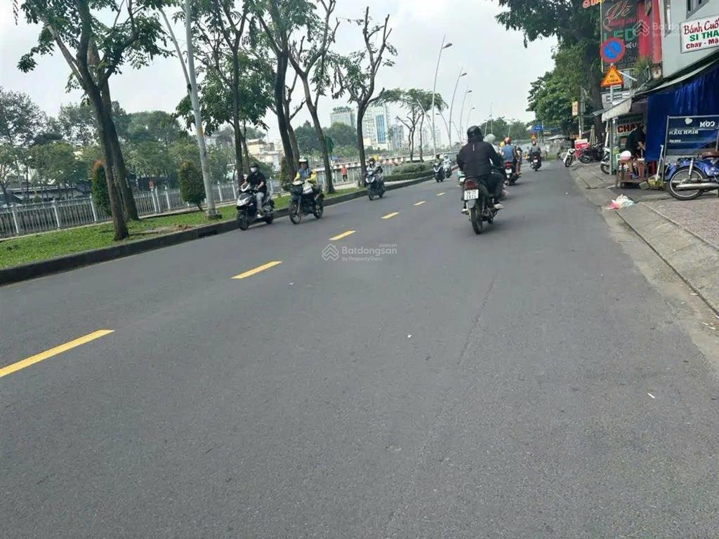 Bán nhà mtkd đường trường sa sát đakao, quận 1 (dts ~ 140m2) nhà 4 tầng + tiện ở, kinh doanh ngay