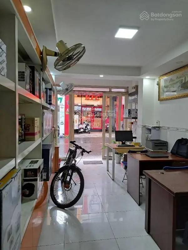 Mặt tiền giá rẻ thích quảng đức  phú nhuận (3,3m x 10m) vuông vức. nhà 4tst. dòng tiền 360tr/năm