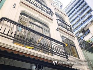 Nhà mới đẹp vào ở ngay  sát mặt tiền khu nguyễn văn trỗi  phú nhuận. 4 tầng  ngang 6m. giá 9 tỷ