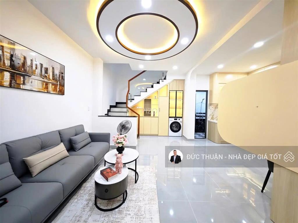 Nhà mới đẹp vào ở ngay  sát mặt tiền khu nguyễn văn trỗi  phú nhuận. 4 tầng  ngang 6m. giá 9 tỷ